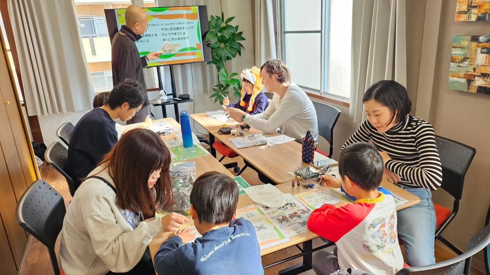 座学で学ぶ子どもたち