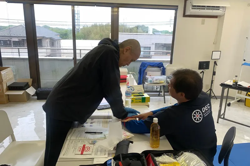 止血帯による圧迫止血の実技訓練